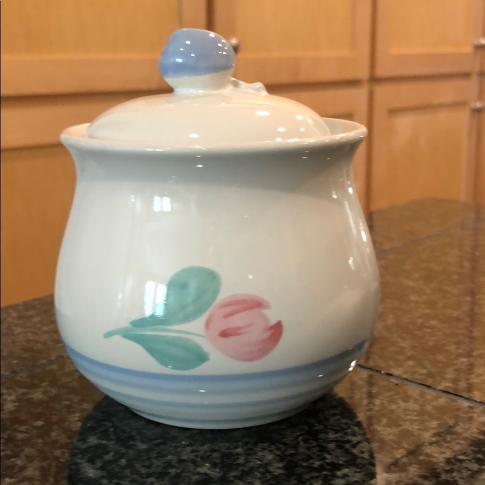 Stoneware apple jar lidded by International flower